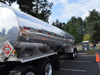 Fuel tanker truck